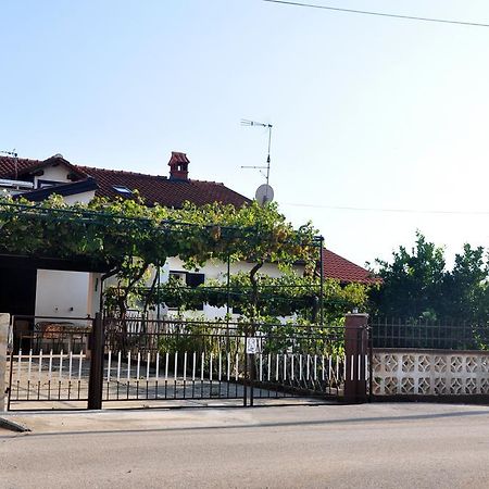 Franko Apartmani Zambratija  Bagian luar foto