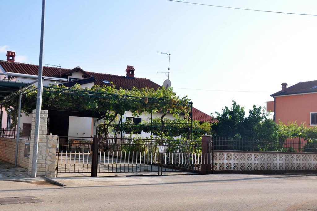 Franko Apartmani Zambratija  Bagian luar foto