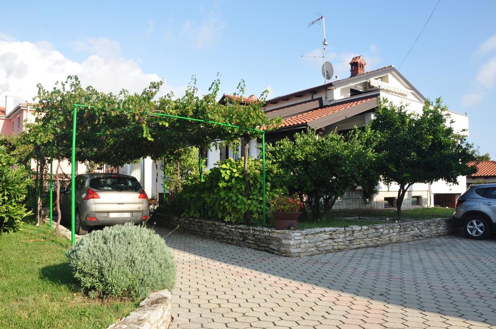 Franko Apartmani Zambratija  Bagian luar foto