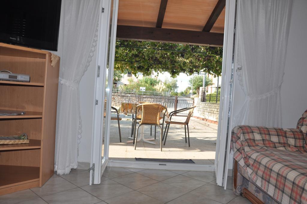 Franko Apartmani Zambratija  Bagian luar foto