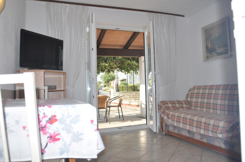 Franko Apartmani Zambratija  Bagian luar foto