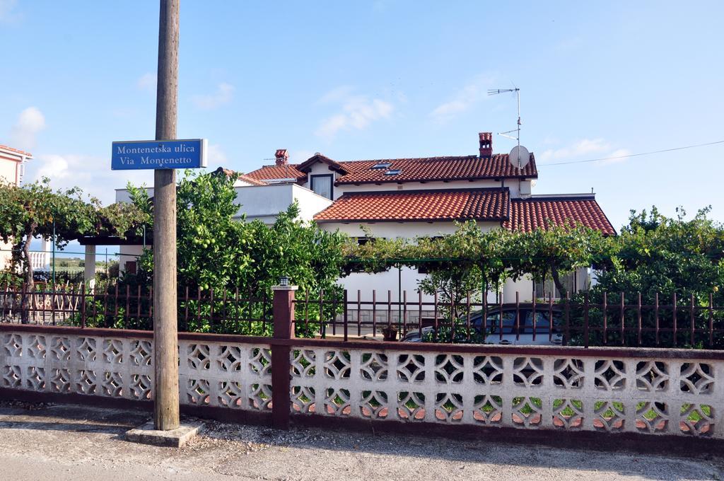 Franko Apartmani Zambratija  Bagian luar foto