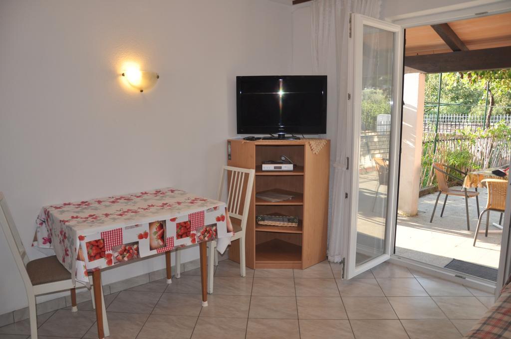 Franko Apartmani Zambratija  Bagian luar foto